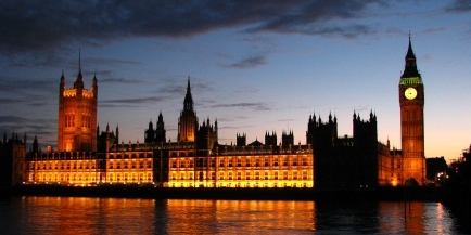 Palace_of_Westminster_at_sunset